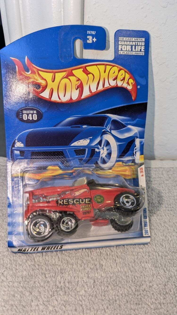 Hot Wheels 2001 First Editions XS-IVET Rescue Truck 1:64 Red/Silver Unopened